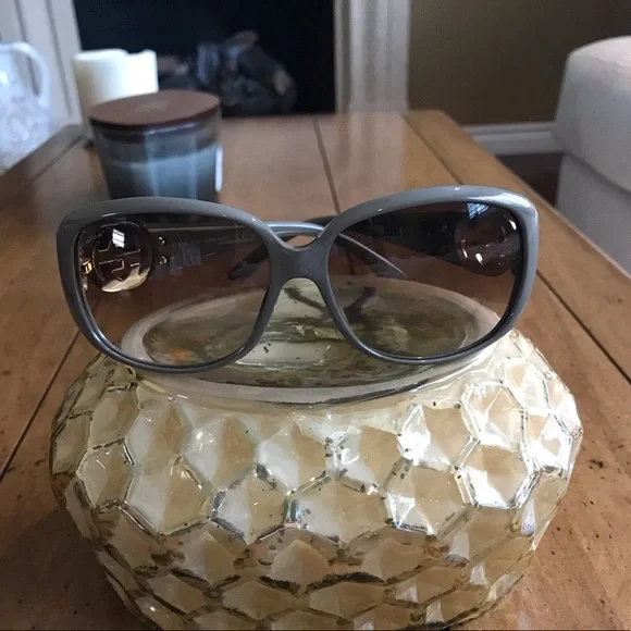 GUCCI crystal logo sunglasses - Picture 2 of 13